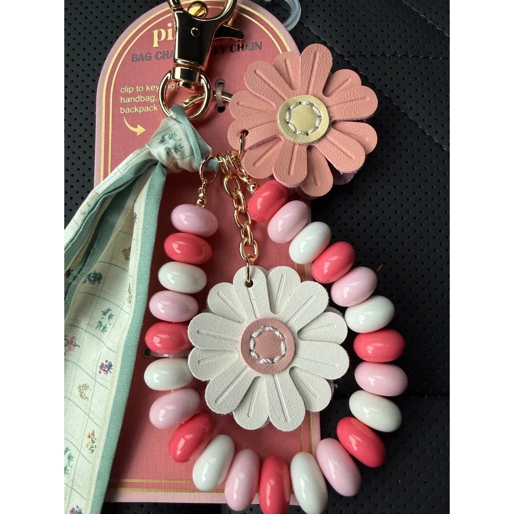 Pippa Bag Charm Keychain Daisy Flower Pink White‎ Beaded Scarf Ribbon Gold Tone